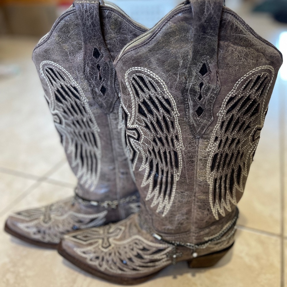 Corral size 7 boots- Calf Stretched- Great Condition